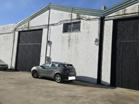 Nave industrial en Nuevo Parque-Los Rosales-Tráfico Pesado