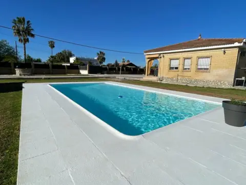 Chalet en Urbanización El Socorro