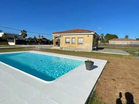 Chalet en Urbanización El Socorro