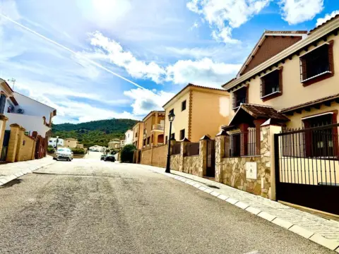 Terreno en calle de Pedro Salinas