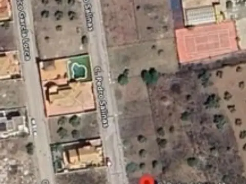 Terreno en calle de Pedro Salinas