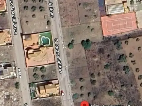 Terreno en calle de Pedro Salinas