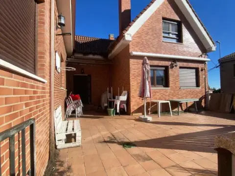 Chalet en Santovenia de La Valdoncina