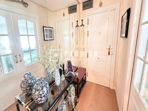 Piso en calle de la Infanta María Teresa