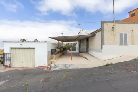 Casa en calle C. Camino-Real, 2