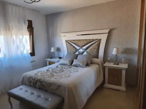 Chalet adosado en calle de Ibiza