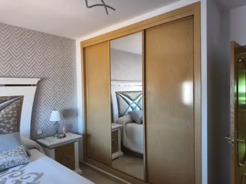 Chalet adosado en calle de Ibiza