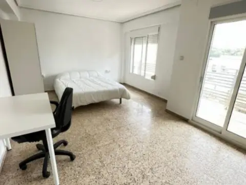 Habitación en Zona Plaça de la Concòrdia