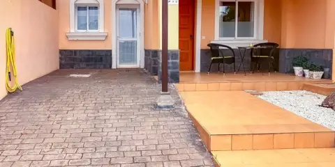 Chalet adosado en calle Cardón