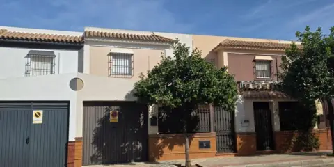 Chalet adosado en calle calle Jesus Lopez Cobo