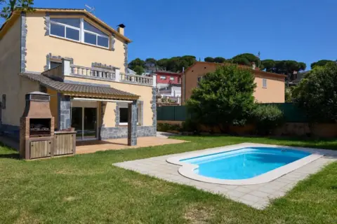 Casa – Dosrius, Urbanització Can Massuet del Far