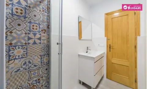 Habitación en calle de la Industria, 25