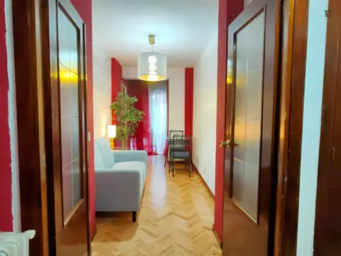 Habitación en San Isidro, Estación