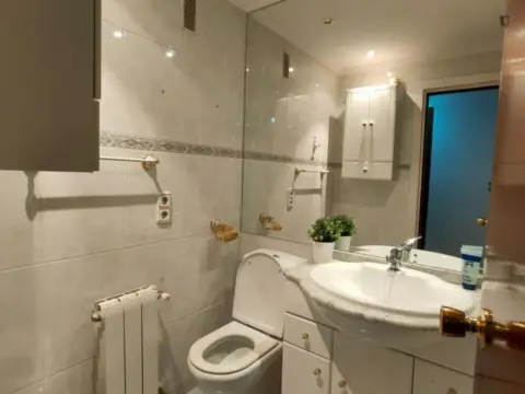 Habitación en San Isidro, Estación