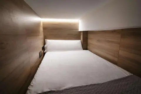Habitación en calle de los Hermanos Villalonga, 10
