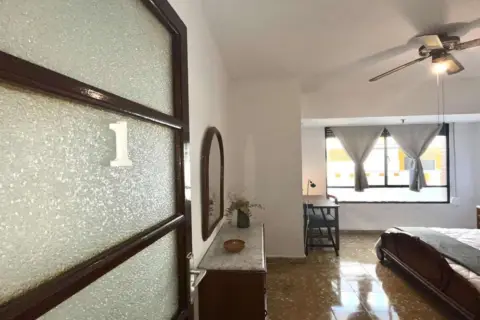 Habitación en calle de Alcudia de Crespins, 15