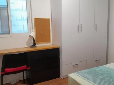 Habitación en Zona Plaça de la Concòrdia