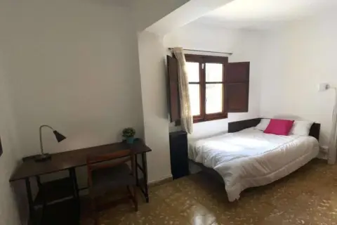 Habitación en calle de Alcudia de Crespins, 15