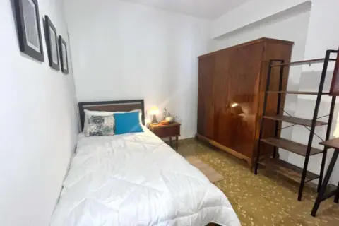 Habitación en calle de Alcudia de Crespins, 15