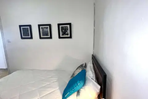 Habitación en calle de Alcudia de Crespins, 15