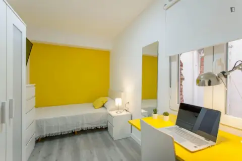 Habitación en Zona Plaça de la Concòrdia