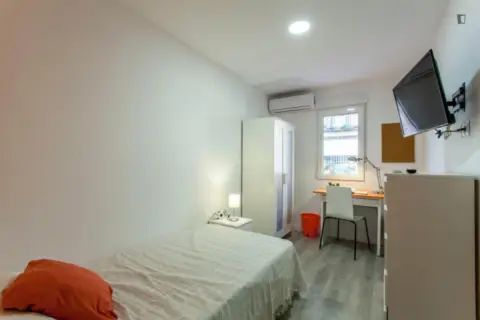 Habitación en Zona Plaça de la Concòrdia