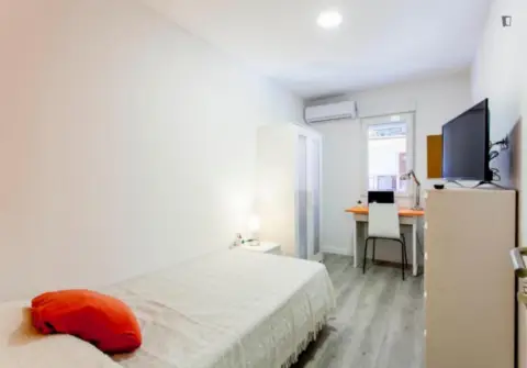 Habitación en Zona Plaça de la Concòrdia
