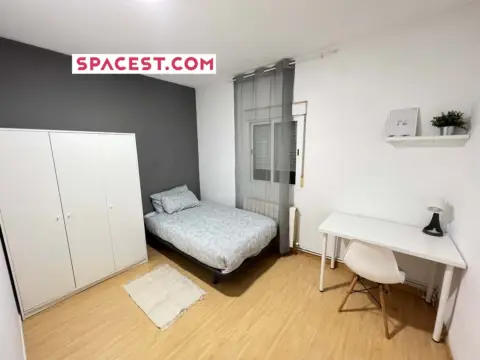 Habitación en calle de Mariano Ron, 15