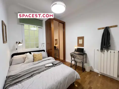 Habitación en calle de la Abada, 5