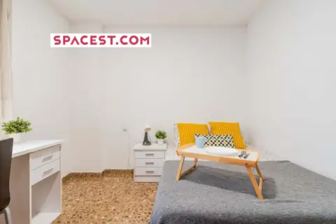 Habitación en calle Carrer de La Pianista Empar Iturbi