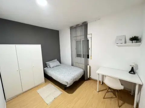 Habitación en calle de Mariano Ron, 15