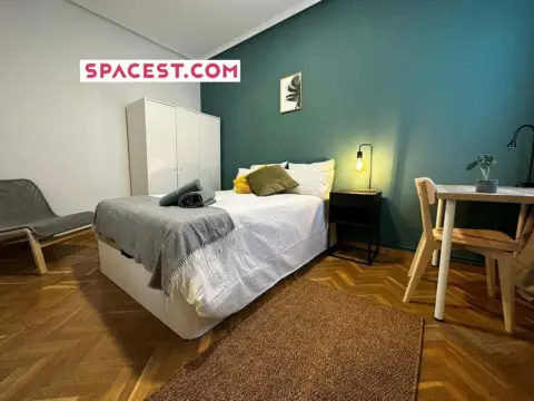 Habitación en calle de la Victoria, 6