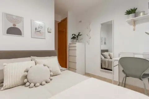Habitación en Plaza de Santa Cruz, 6