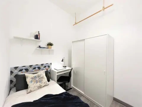 Habitación en calle de San Bernardo, 73