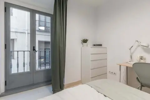 Habitación en Plaza de Santa Cruz, 6