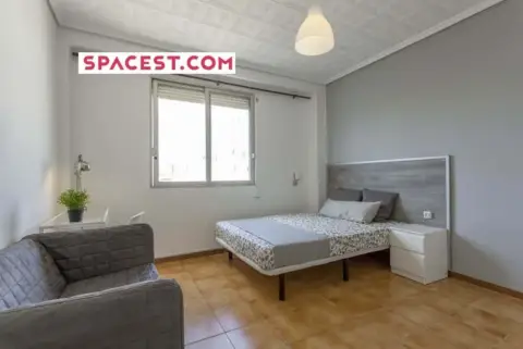 Habitación en calle Carrer Dels Sants Just I Pastor, nº 64