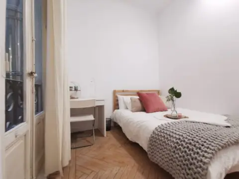 Habitación en calle de Preciados, 42