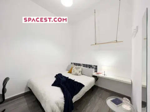 Habitación en calle de San Bernardo, 73