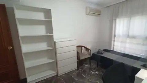 Habitación en Carrer de Fontanars dels Alforins, 24
