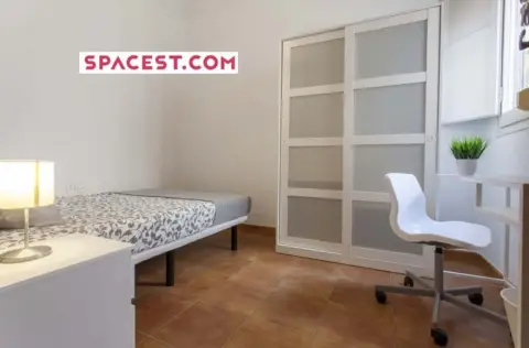Habitación en calle Carrer de Sant Martí, nº 4