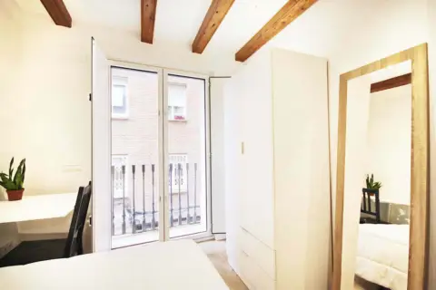 Habitación en Carrer del Poeta Cabanyes