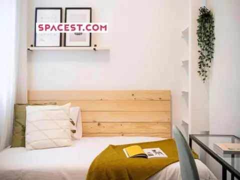 Habitación en calle de la Ballesta, 18