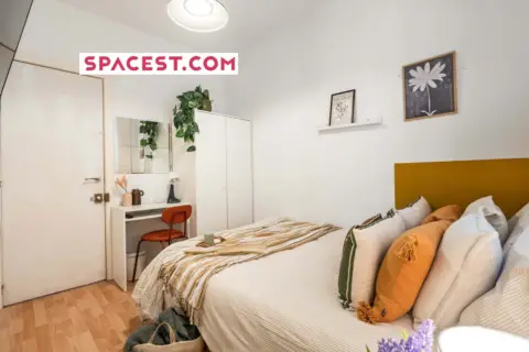 Habitación en Carrer de Cardó, 6