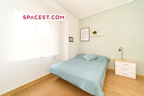 Habitación en Carrer Teodor Llorente, 3