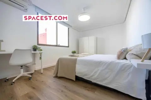 Habitación en calle de Dolores Alcayde