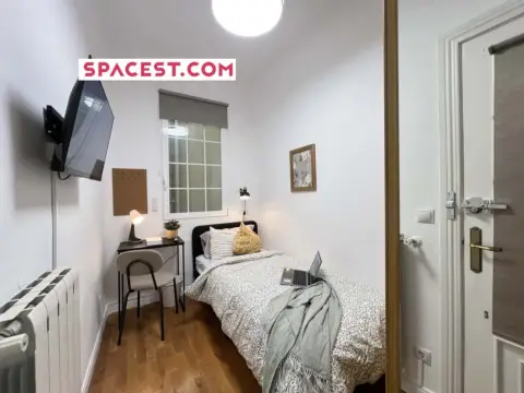 Habitación en calle de la Abada, 5
