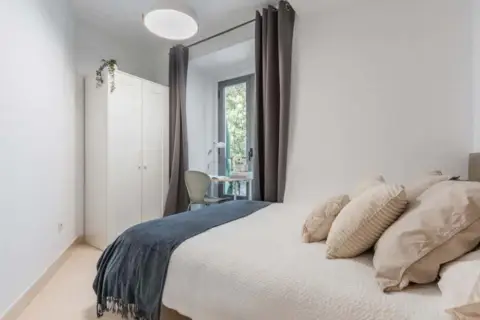Habitación en Plaza de Santa Cruz, 6