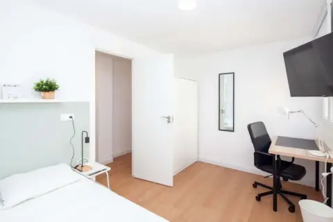 Habitación en calle Carrer de L'orient, nº 14