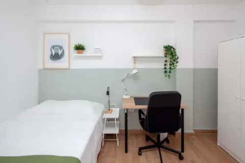 Habitación en calle Carrer de La Pianista Empar Iturbi, nº 23