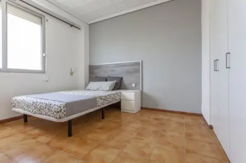Habitación en calle Carrer Dels Sants Just I Pastor, nº 64